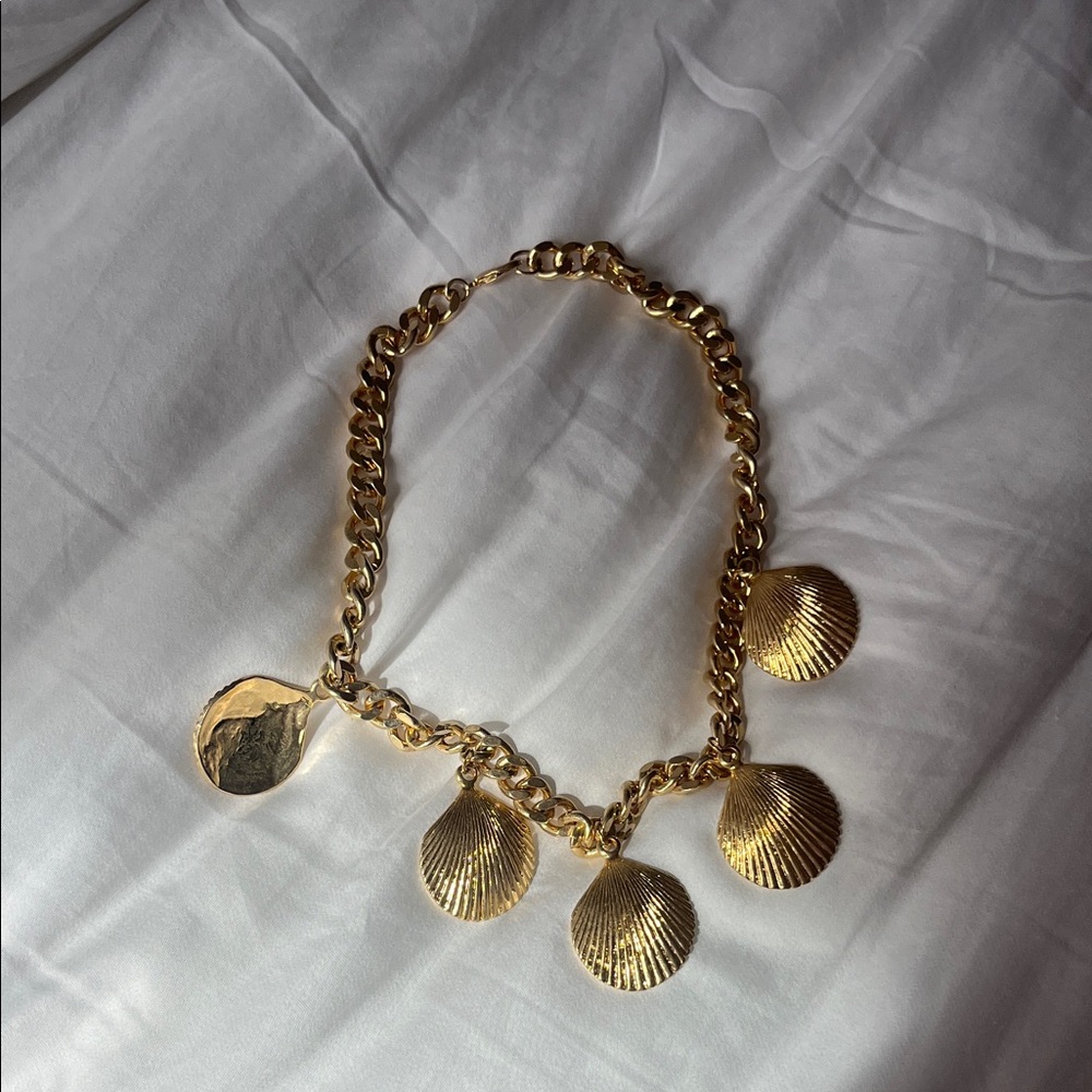 Gold Shell Charm necklace